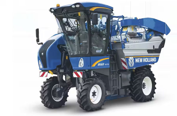 Machine à vendanger New Holland en prestation de vendanges pour les vignerons de Gironde