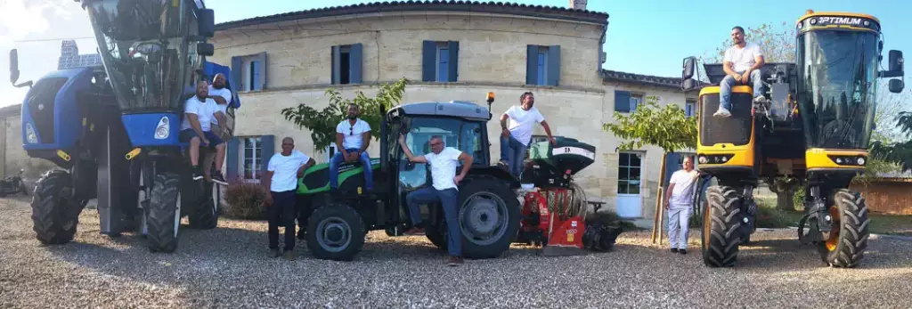Tractoriste de Laurent Giraud au travail dans les vignes de Gironde